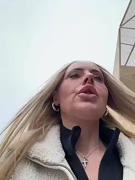 Stripchat Live Porn of EmaSalis