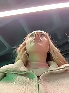 Stripchat Sex Cam of EmaSalis