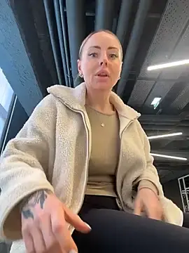 Stripchat Nude Webcam of EmaSalis