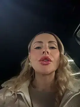 Stripchat Best live sex cam show of EmaSalis