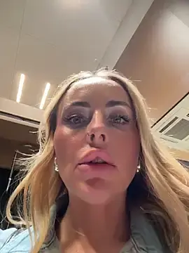 Stripchat Free Porn Cam of EmaSalis