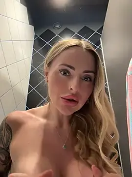 Stripchat Free Porn Cam of EmaSalis