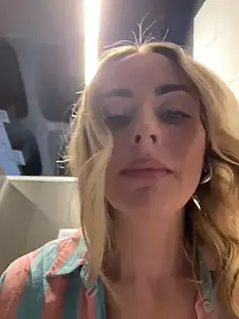 Stripchat Sex Cam of EmaSalis