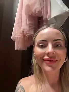 Stripchat Live Porn of EmaSalis