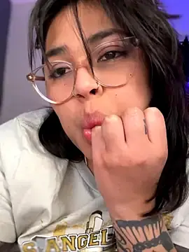 Stripchat Live Sex Cam of miacanela_xo