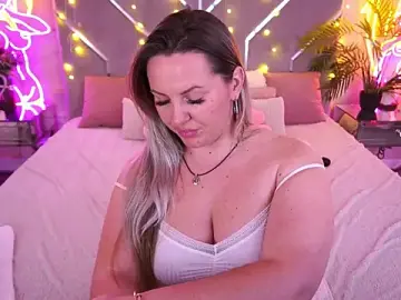 Stripchat Adult Webcams of KiraCandyS