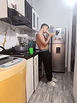 Stripchat Live Sex Cam of kingofqueenxxx