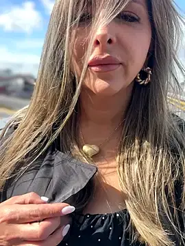 Stripchat Adult Webcam of _Abril-Office1