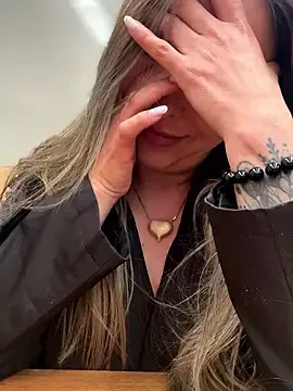 Stripchat Free Porn Cam of _Abril-Office1