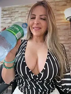 Stripchat Adult Webcams of _Abril-Office1