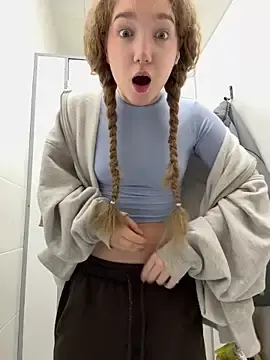 Stripchat Live Sex Cam of bambi_lu