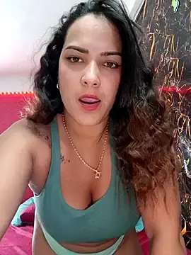 Stripchat Live Sex Cam of camiysebas21