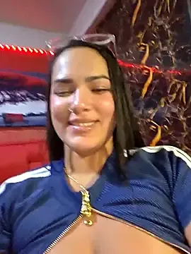 Stripchat Watch Live Sex Cams of camiysebas21