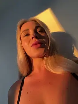 Stripchat Sex Cam of streetdoll