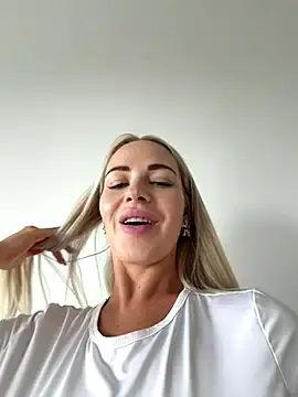 Stripchat Nude Webcam of streetdoll