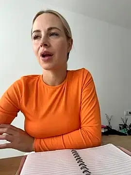 Stripchat Watch Live Sex Cams of streetdoll