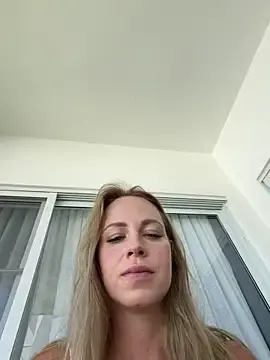 Stripchat Sex Cam of streetdoll