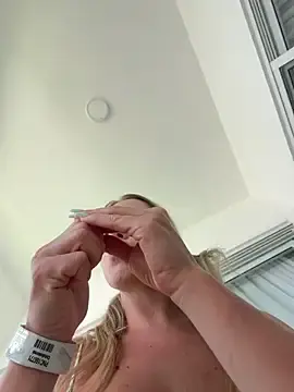 Stripchat Nude Webcam of streetdoll