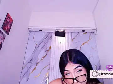 Stripchat Sex Cam of Mhiaa_Sweet