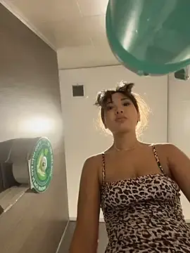 Stripchat Sex Cam of lean_lie8