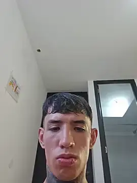 Stripchat Free Live Porn of Darwinstark_