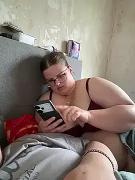 Stripchat Free Porn Cam of CurvyPaar2