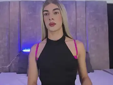 Stripchat Free Porn Cam of MaxiRogers