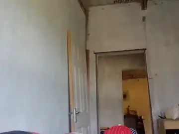 Stripchat Live Sex Cam of roro_thehoe