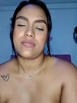 Stripchat Live Sex Cam of victoria_roussee