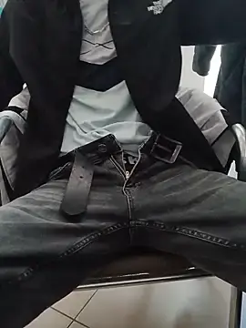 Stripchat Free Porn Cam of Skinboy06