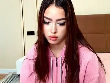 Stripchat Sex Cam of maddie_perezz