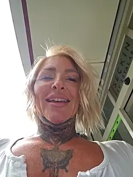 Stripchat Sex Cam of TravelMommyBlair