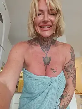 Stripchat Adult Webcam of TravelMommyBlair