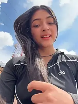 Stripchat Live Sex Cam of _tina_9