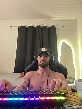 Stripchat Free Porn Cam of Aaron_hyuga