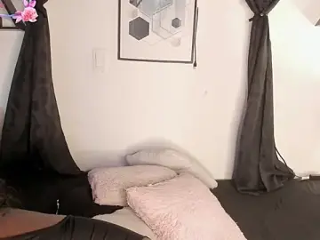 Stripchat Live Sex Cam of Khenta_Michells