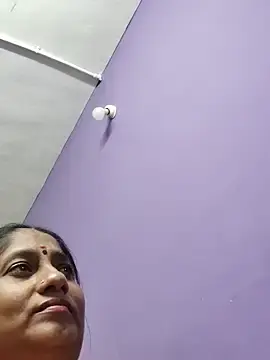 Stripchat Free Live Porn of yamini1431
