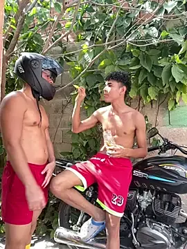 Stripchat Sex Cam of JHON_BIGCOCK23