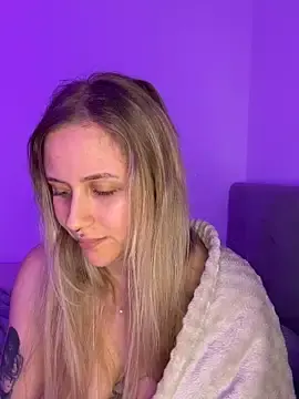 Stripchat Sex Cam of lunawolf21