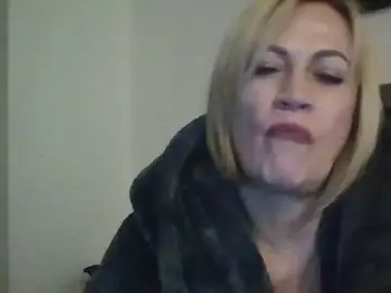 Stripchat Free Porn Cam of Milfshake227