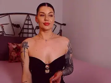 Stripchat Adult Video Chat of YvonneEverlee