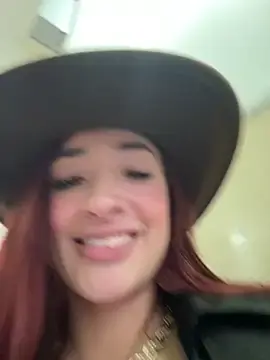 Stripchat Adult Webcam of ariiel_