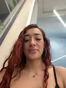 Stripchat Sex Cam of ariiel_