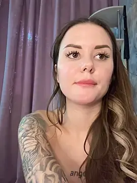 Stripchat Sex Cam of Alina_Vibe_Me