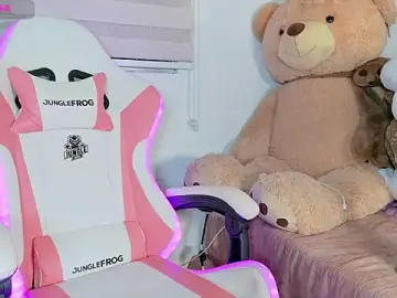 Stripchat Nude Webcam of ari_sexy1