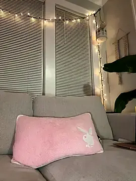 Stripchat Live Sex Cam of LoveShae_