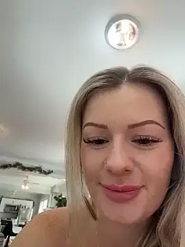 Stripchat Watch Live Sex Cams of LoveShae_