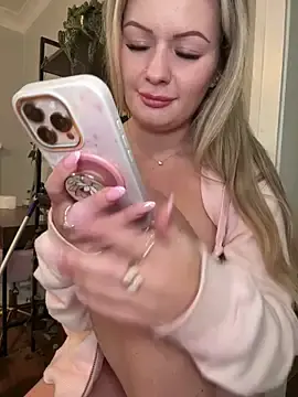 Stripchat Sex Cam of LoveShae_