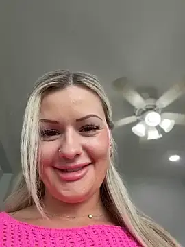 Stripchat Nude Webcam of LoveShae_