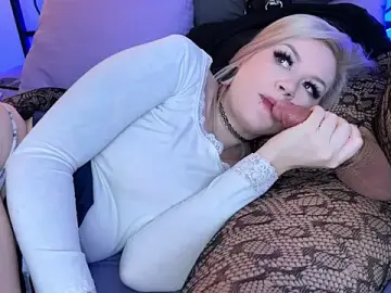 Stripchat Live Sex Cam of 2_girls_1_dick